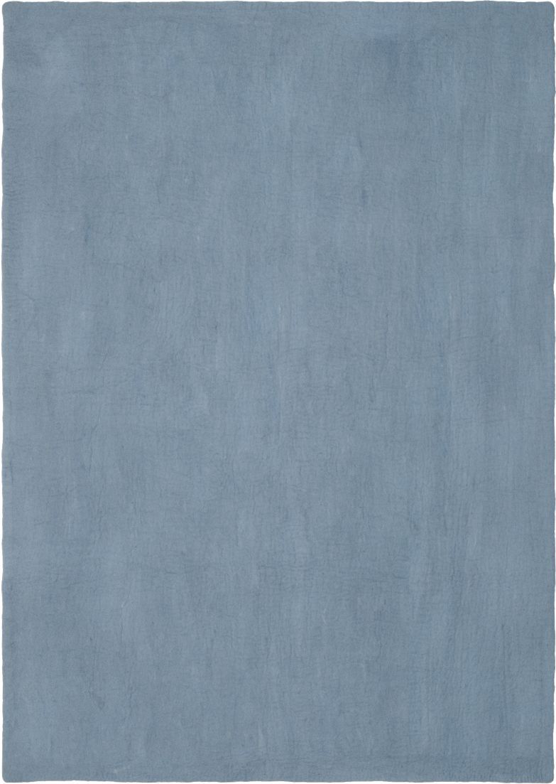 Blauer, rechteckiger Filzteppich (180x260 cm) von myfelt, Detailaufnahme der Textur.